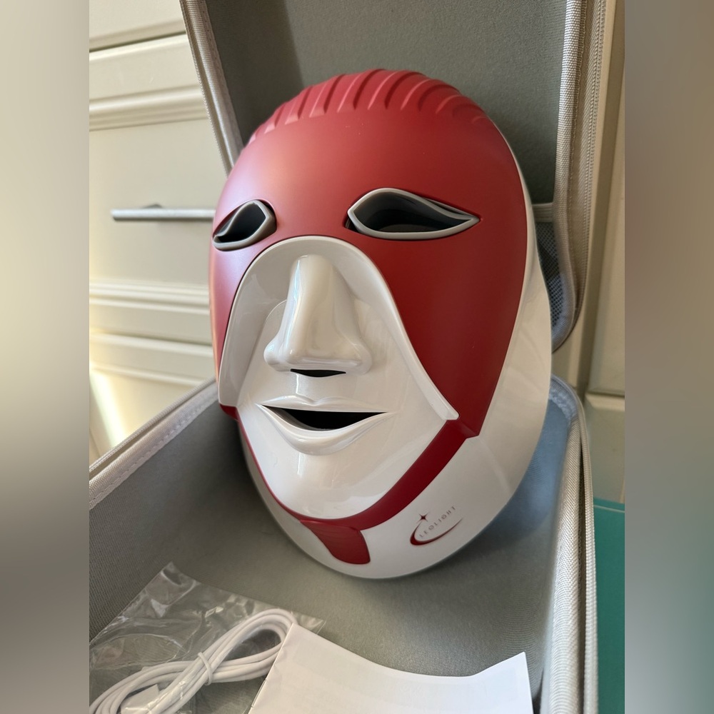 LED Face Mask - Picture 3 of 9